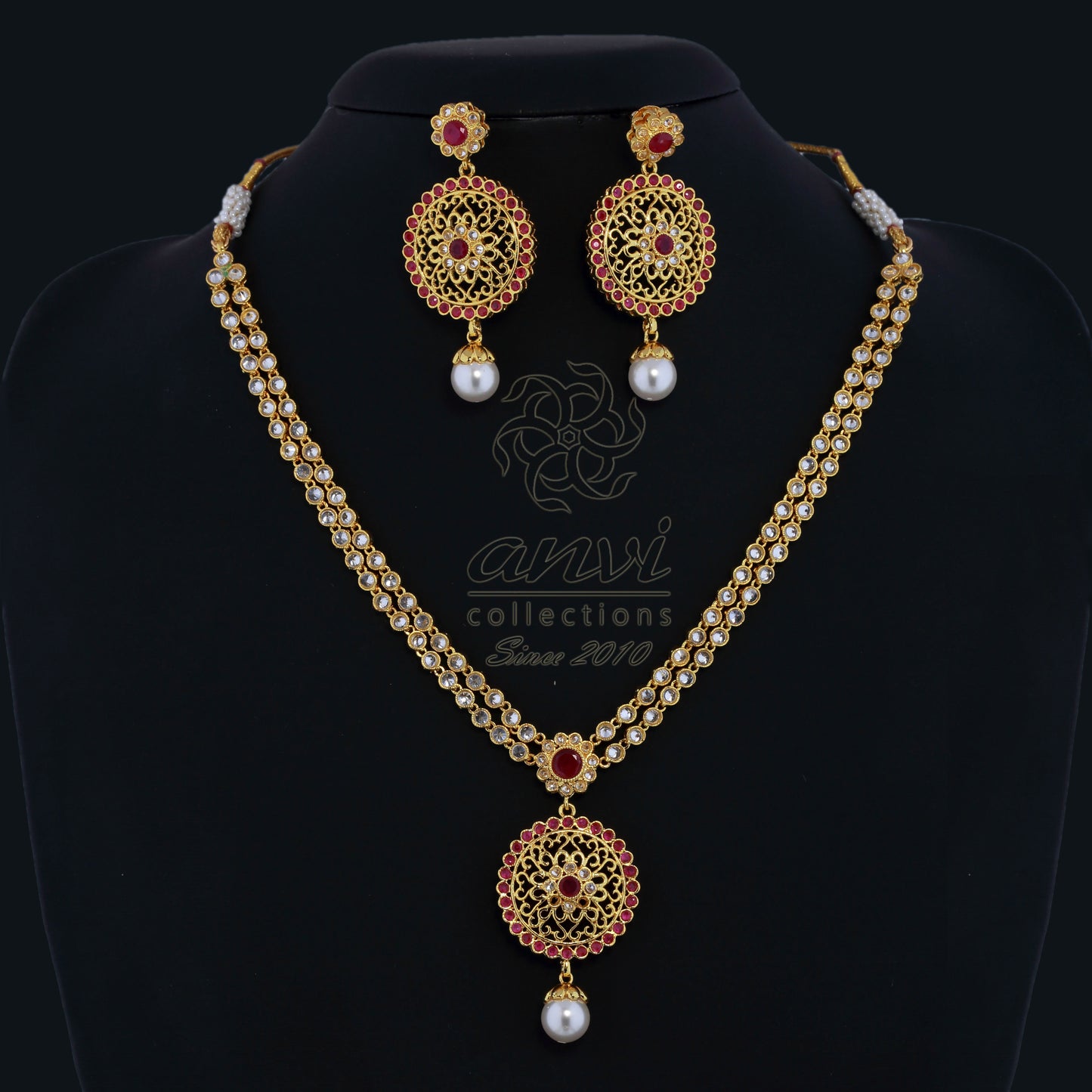 Uncut Stones Necklace with gold pendant and earrings