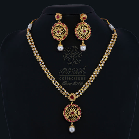Uncut Stones Necklace with gold pendant and earrings