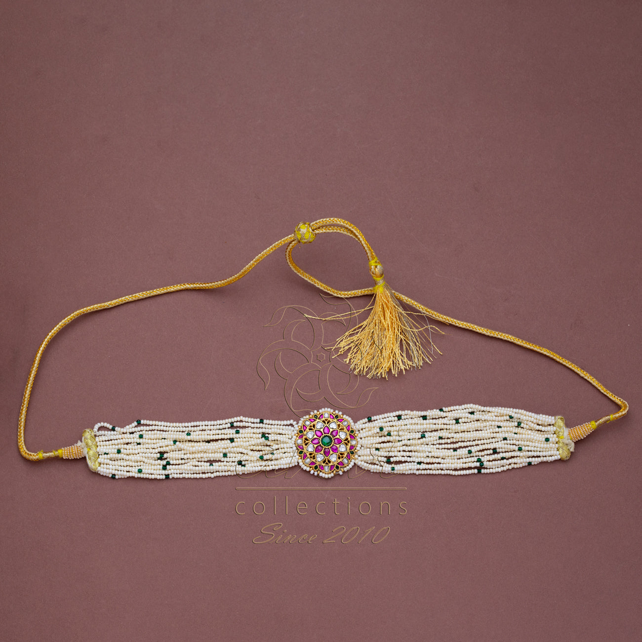 Pearls Choker with small round pendant
