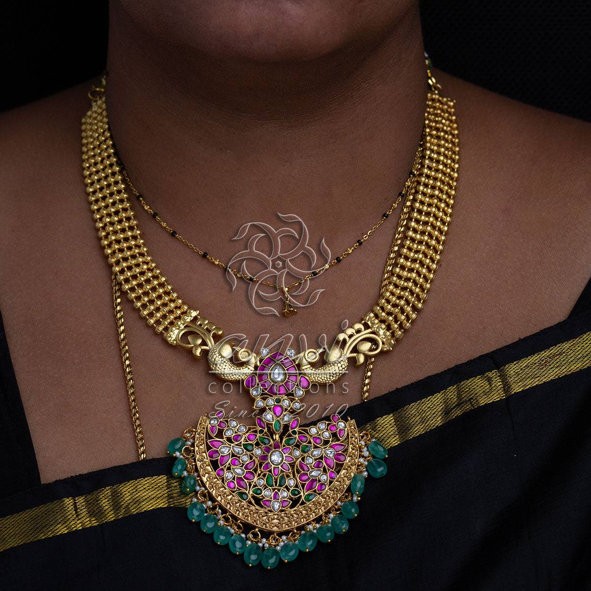 Flat Ribbed Chain with large Pendant