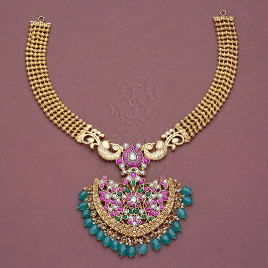 Flat Ribbed Chain with large Pendant
