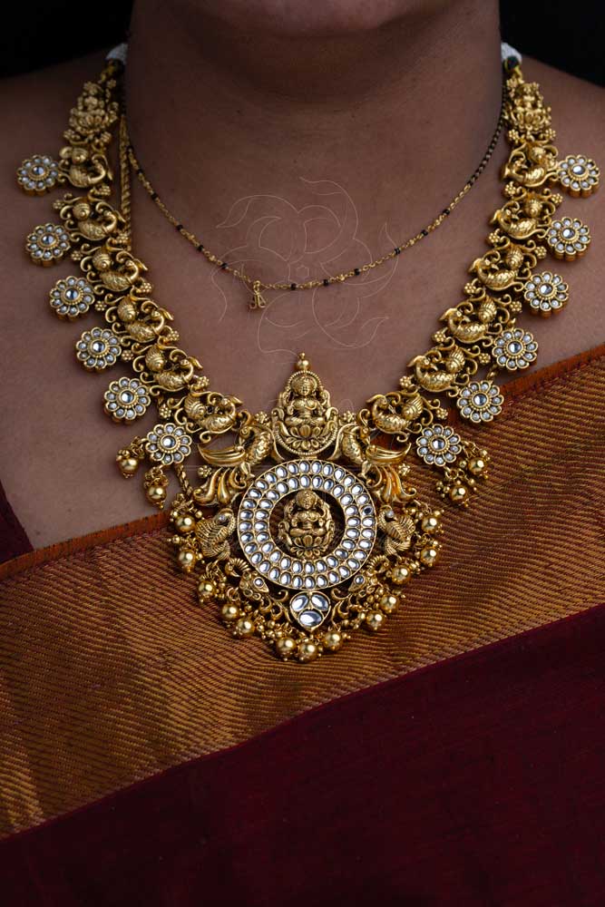 White Kempu Bottu Mala with Round Lakshmi Nakshi Pendant