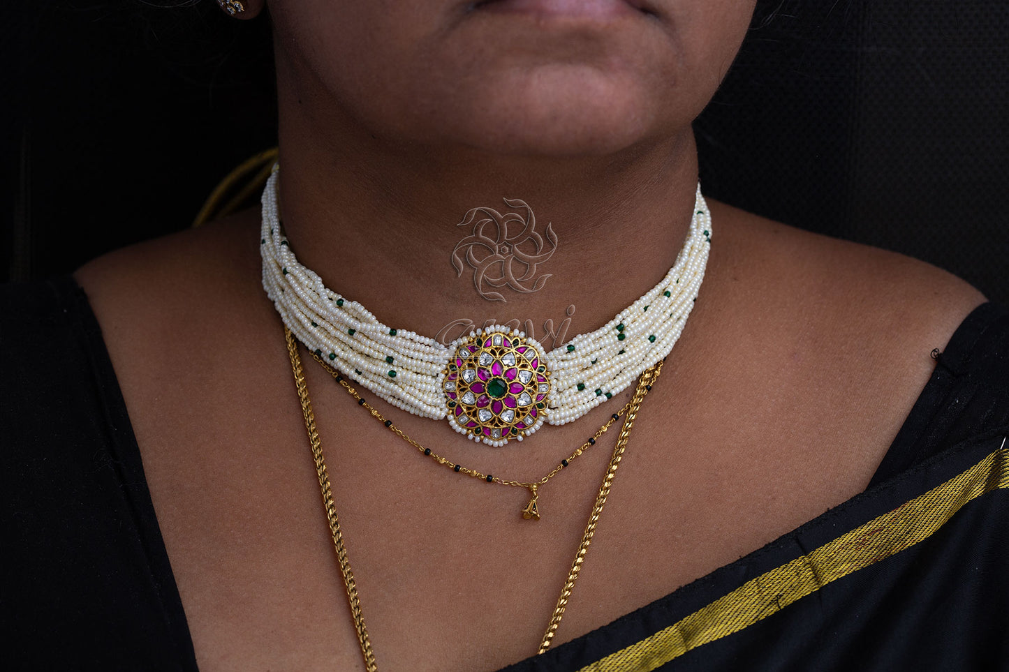 Pearls Choker with small round pendant