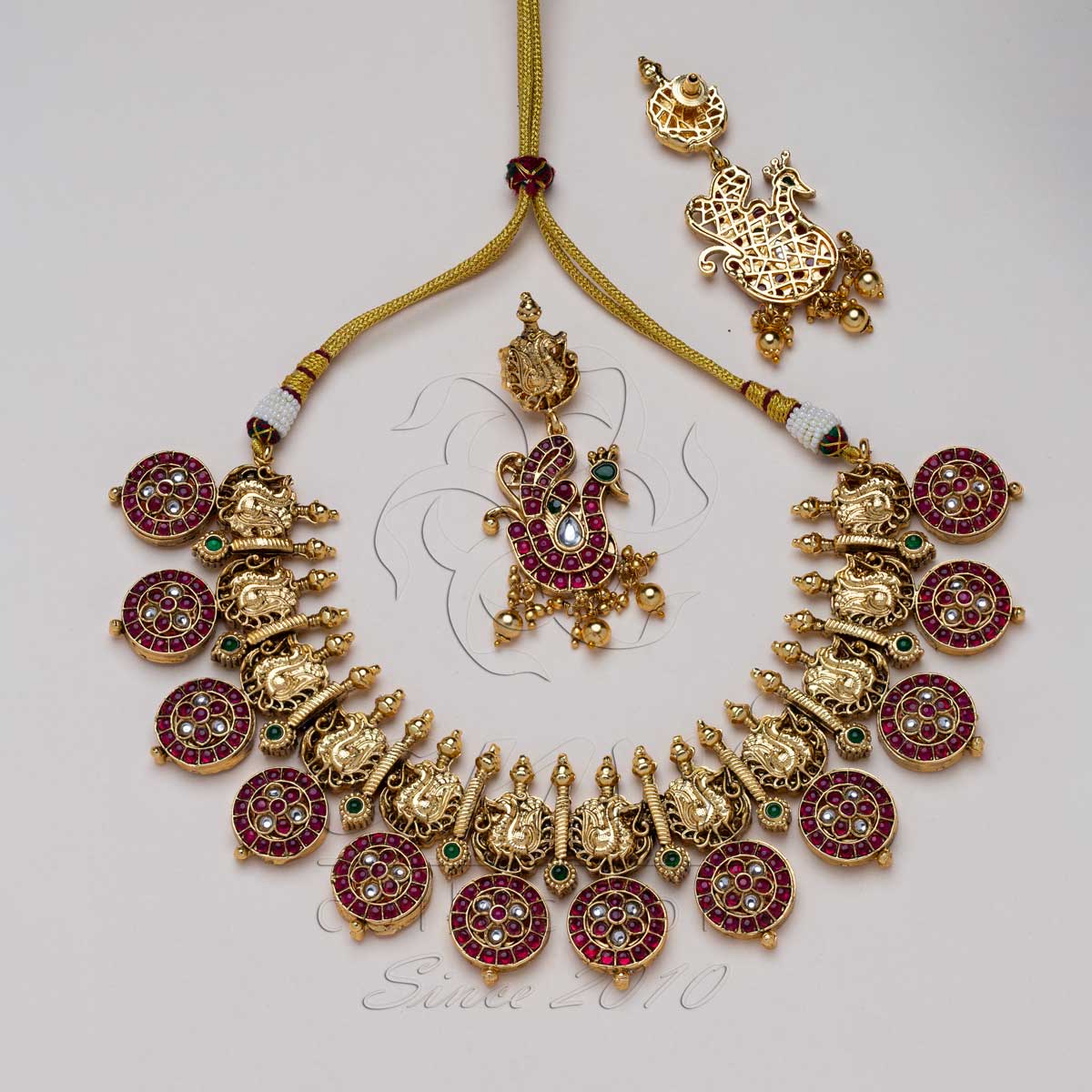 Kempu Bottu with Small Peacock Nakshi Motif Necklace in Red