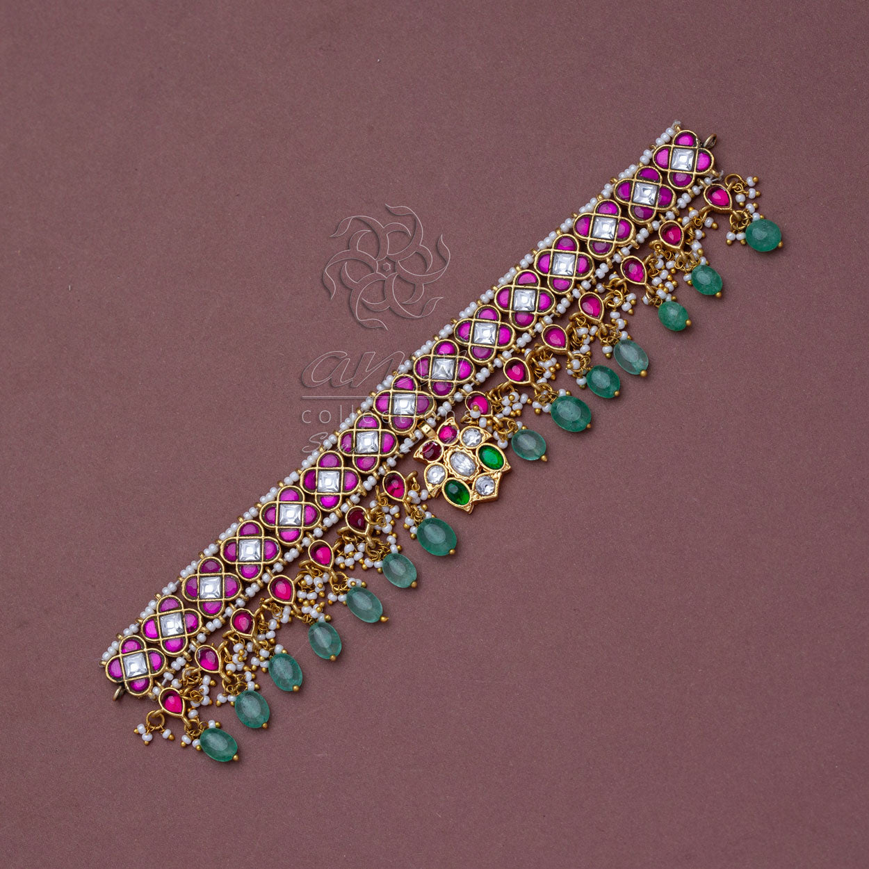 Sleek Jadau Kundan Choker with small pendant