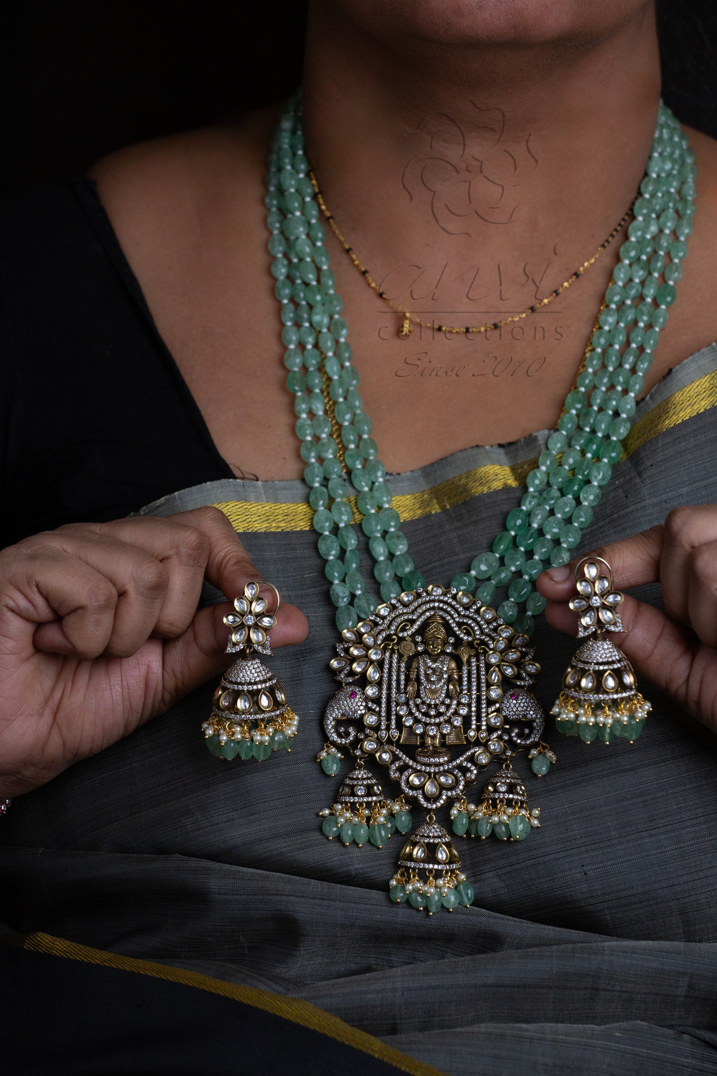 Shri Radha Krishna Victorian Set