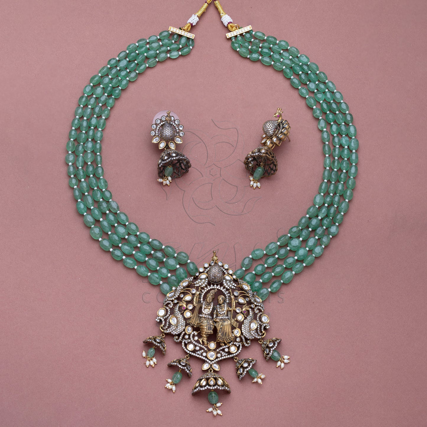 Shri Radha Krishna Victorian Set