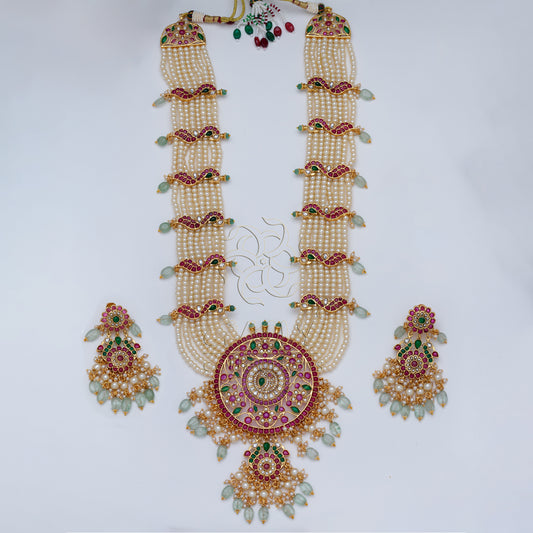 Kempu Rani Haar with White Pearls & Earrings