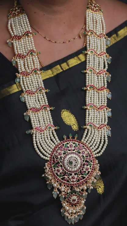 Kempu Rani Haar with White Pearls & Earrings